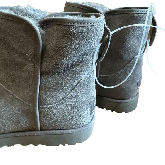 UGG Cory II Genuine Shearling Lined Boot - Picture 9 of 11